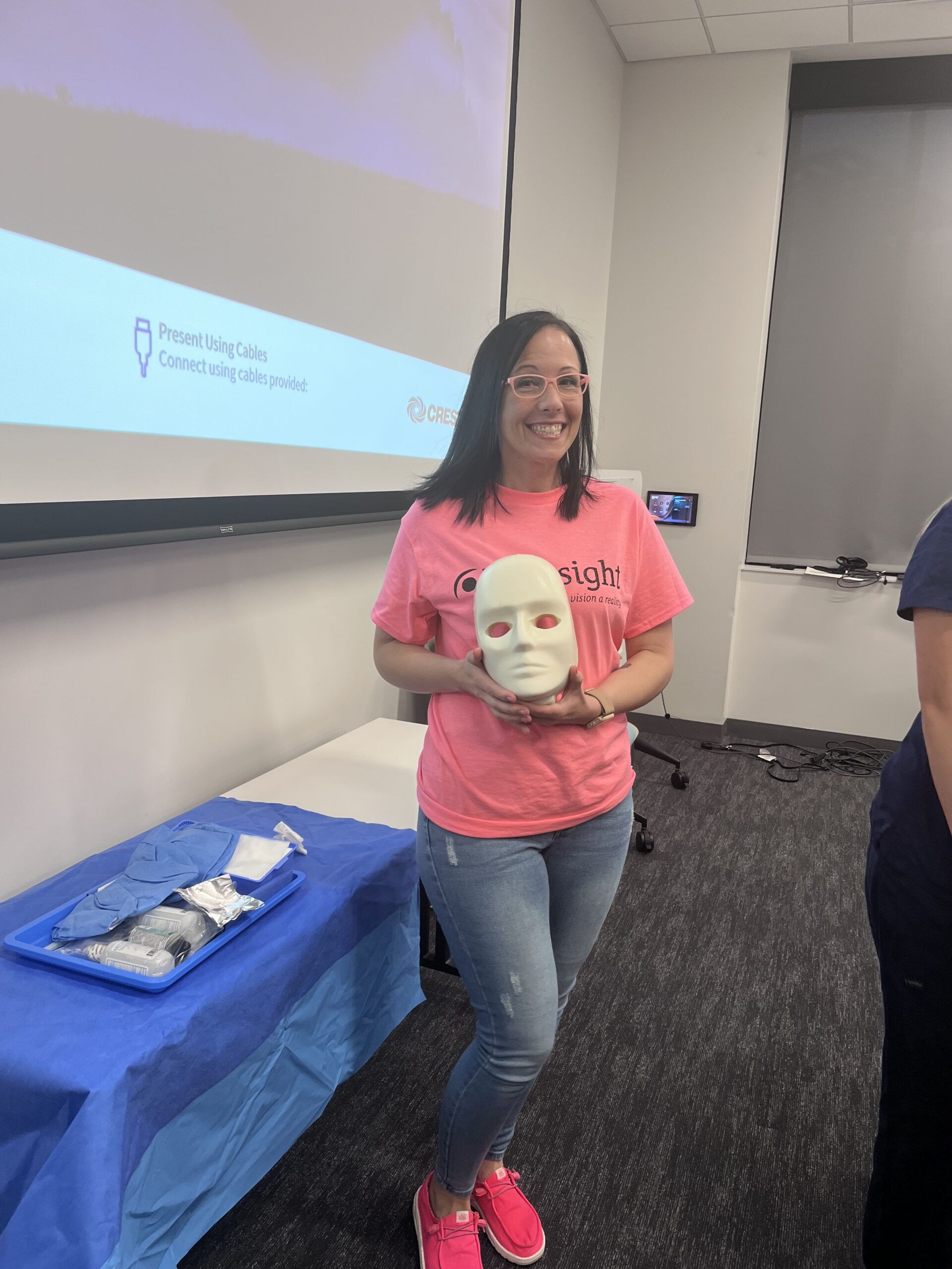 Dana visits Donor Network of Arizona office